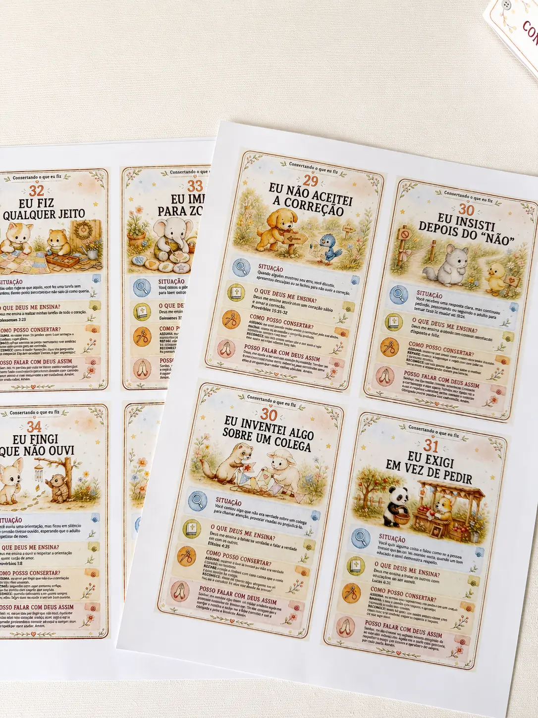 Folhas impressas com várias cartas do baralho